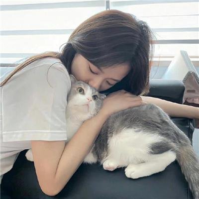 潇洒佳人淡淡妆